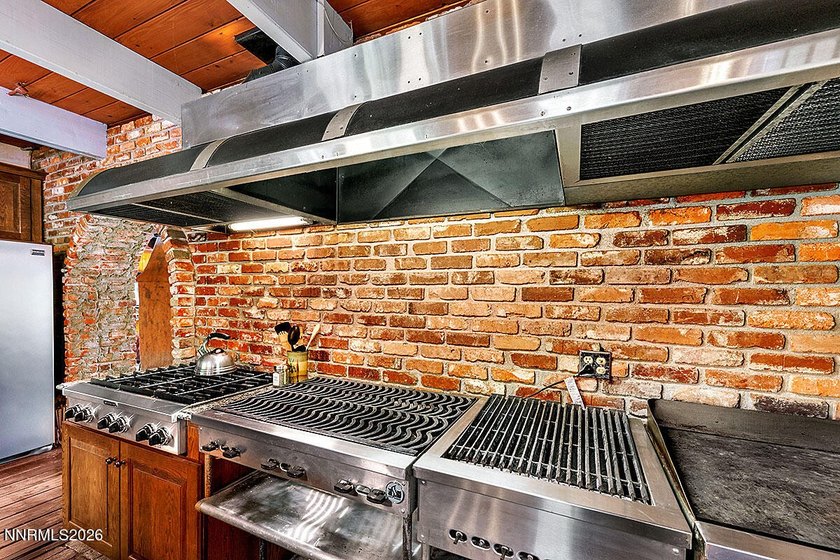 Discover a truly rare Nevada riverfront retreat - a majestic - photo 12