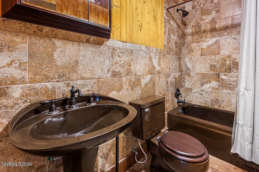 Discover a truly rare Nevada riverfront retreat - a majestic - photo 13