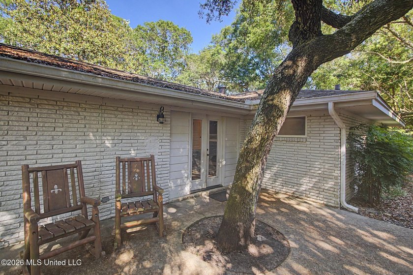 Tucked away on a quiet, tree-lined street, this beautifully - photo 27