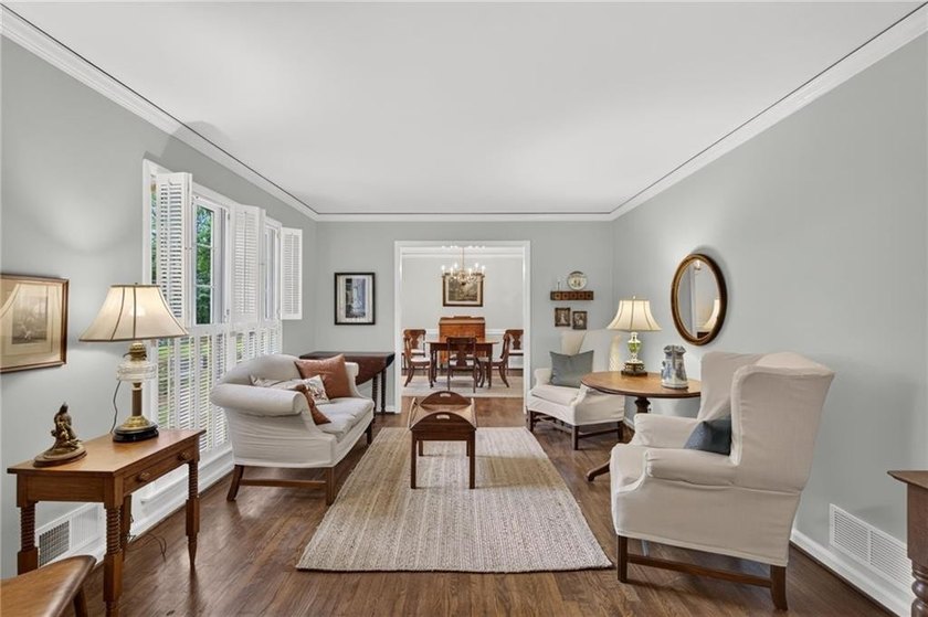 Incredible opportunity in sought-after Hampton Hall, ideally - photo 5
