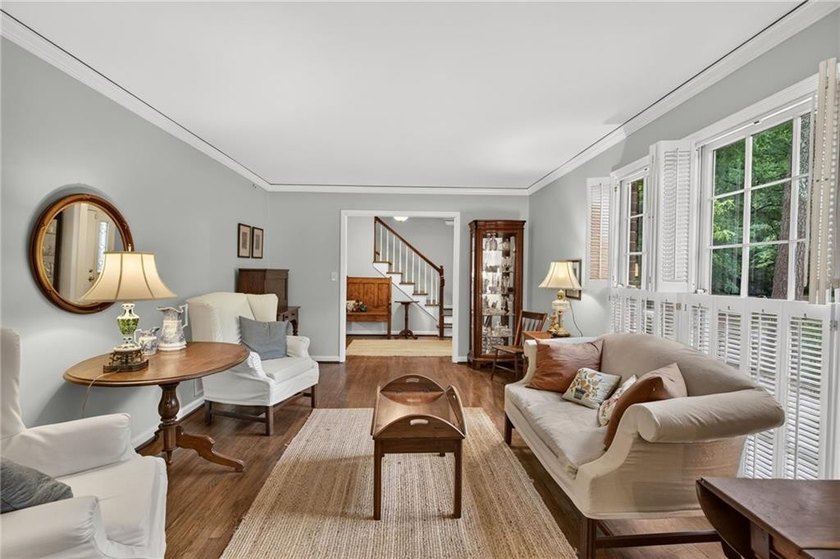 Incredible opportunity in sought-after Hampton Hall, ideally - photo 6