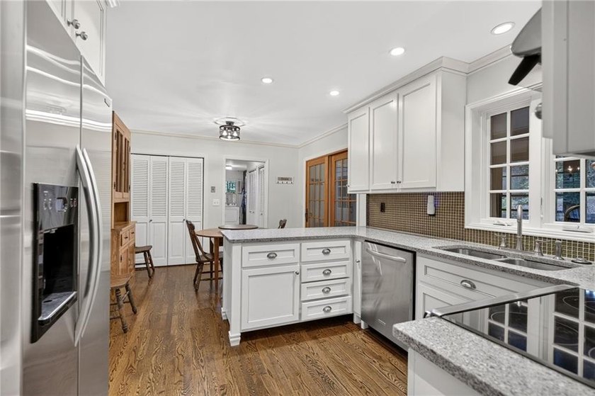Incredible opportunity in sought-after Hampton Hall, ideally - photo 8