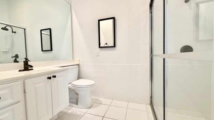 NEW ROOF 2024!! Beautifully maintained 3-bedroom + den, 2-bath - photo 11
