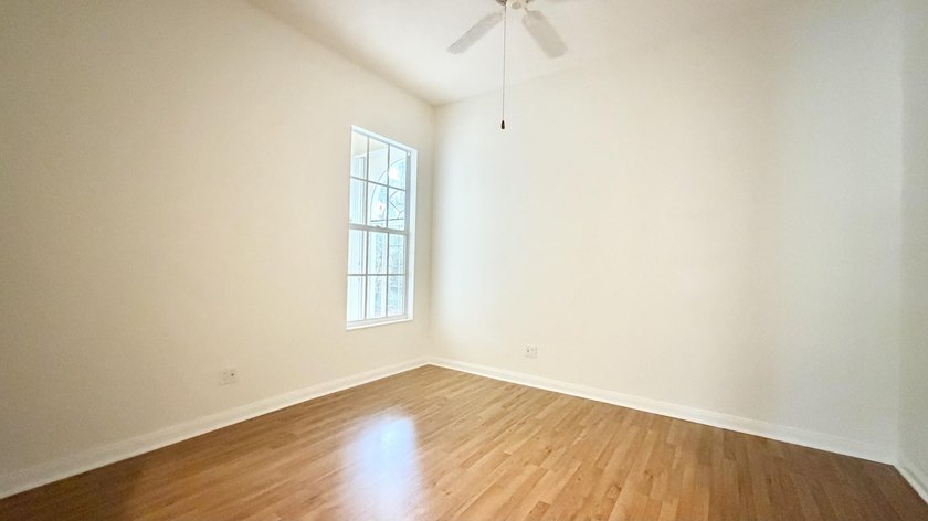 NEW ROOF 2024!! Beautifully maintained 3-bedroom + den, 2-bath - photo 13