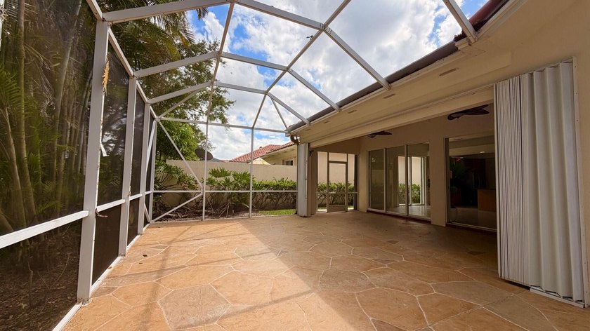 NEW ROOF 2024!! Beautifully maintained 3-bedroom + den, 2-bath - photo 17