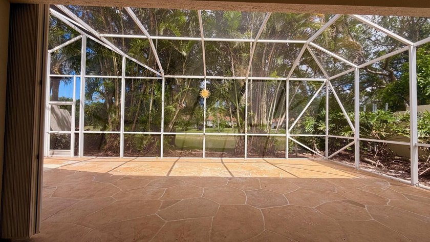 NEW ROOF 2024!! Beautifully maintained 3-bedroom + den, 2-bath - photo 18