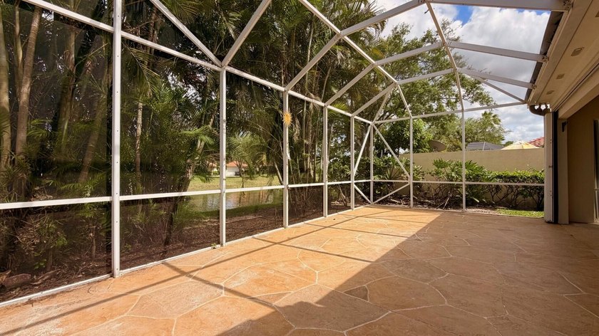 NEW ROOF 2024!! Beautifully maintained 3-bedroom + den, 2-bath - photo 19