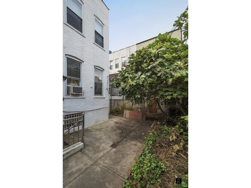 Rare, large, detached, income-producing, 4-family brick building - photo 3