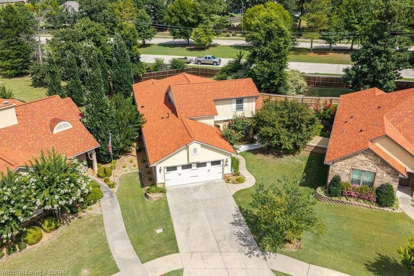 This beautiful 3 bedroom 2 bath garden home located in the - photo 3