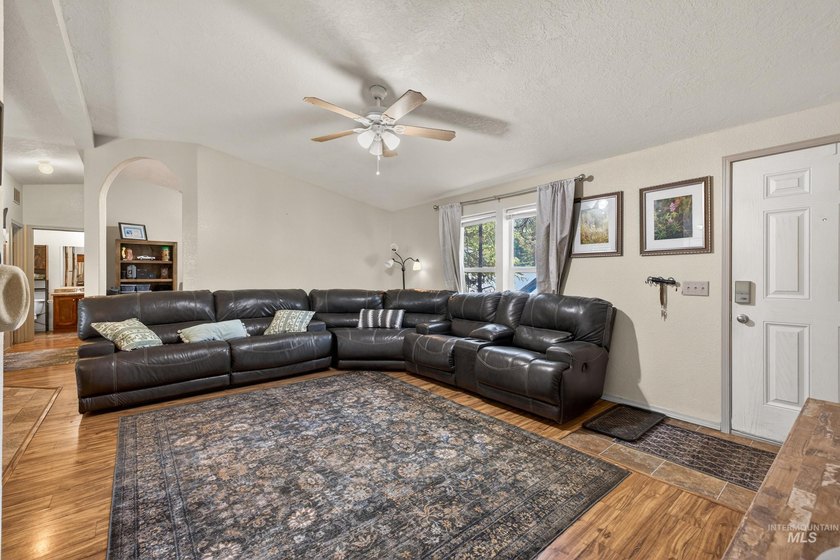 Charming and affordable single-level home in the heart of - photo 3