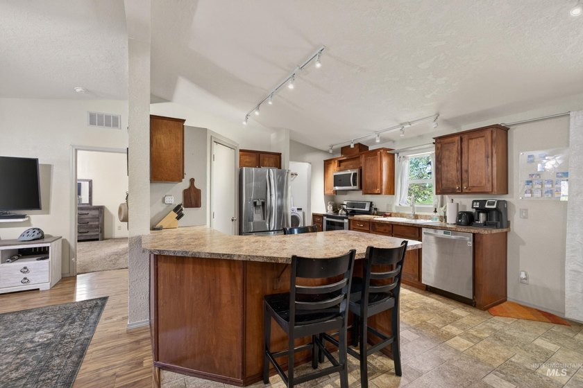 Charming and affordable single-level home in the heart of - photo 4