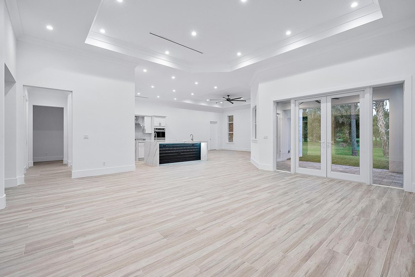 Back on market and priced below recent appriasal, this newly - photo 17