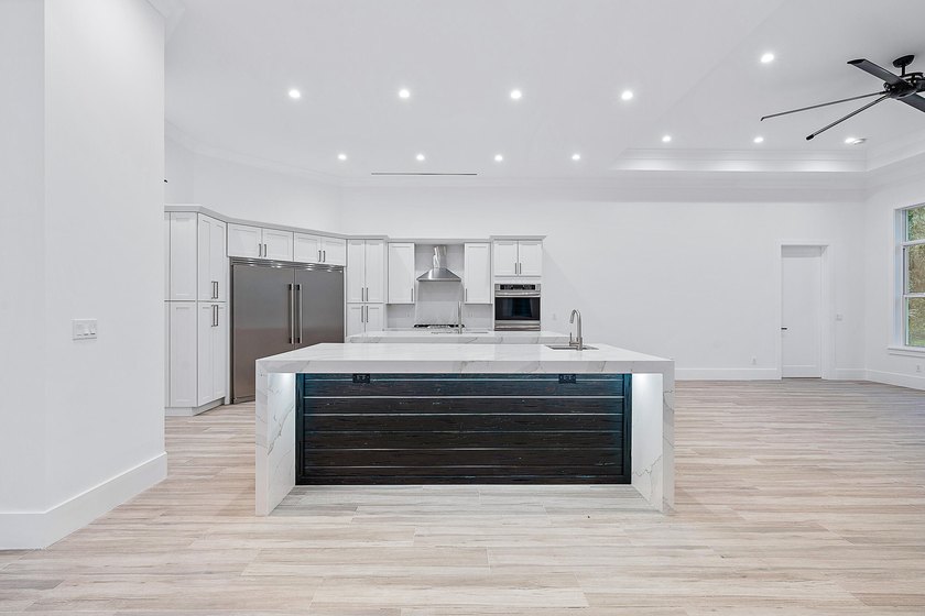 Back on market and priced below recent appriasal, this newly - photo 18