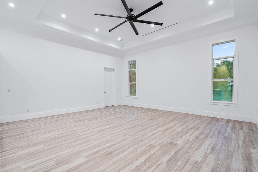 Back on market and priced below recent appriasal, this newly - photo 22