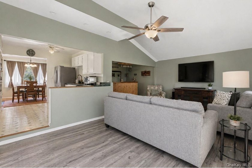 Welcome to this beautiful Colonial located at 1433 Manatuck Blvd - photo 3