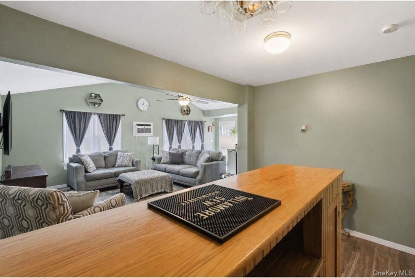 Welcome to this beautiful Colonial located at 1433 Manatuck Blvd - photo 5