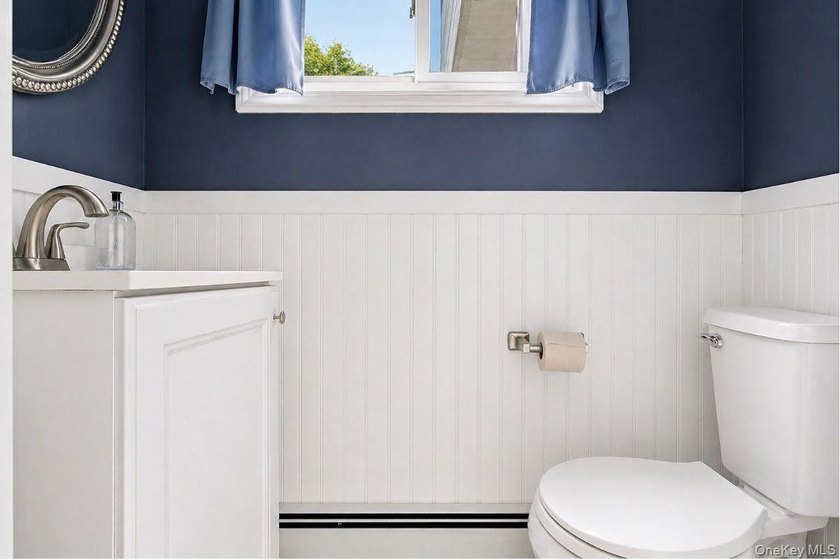 Welcome to this beautiful Colonial located at 1433 Manatuck Blvd - photo 8
