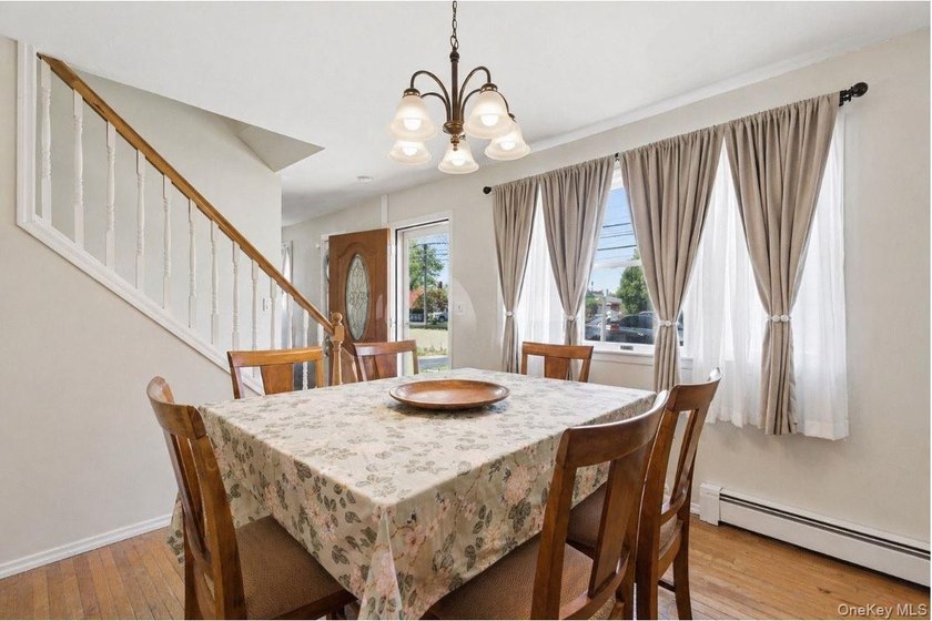 Welcome to this beautiful Colonial located at 1433 Manatuck Blvd - photo 10