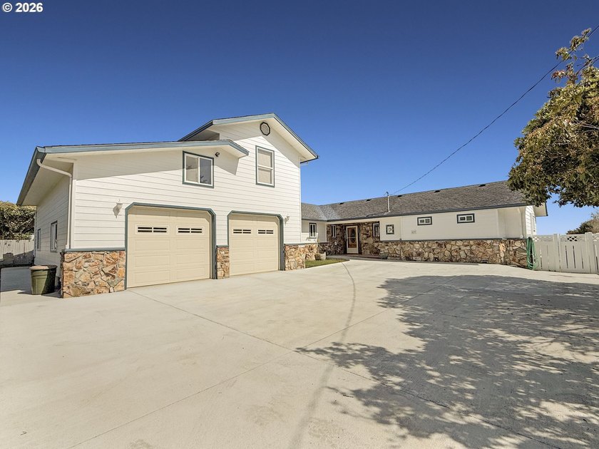 Oceanfront Oasis Home with Stunning Panoramic Views from inside - photo 2