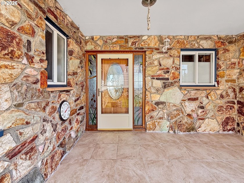 Oceanfront Oasis Home with Stunning Panoramic Views from inside - photo 4