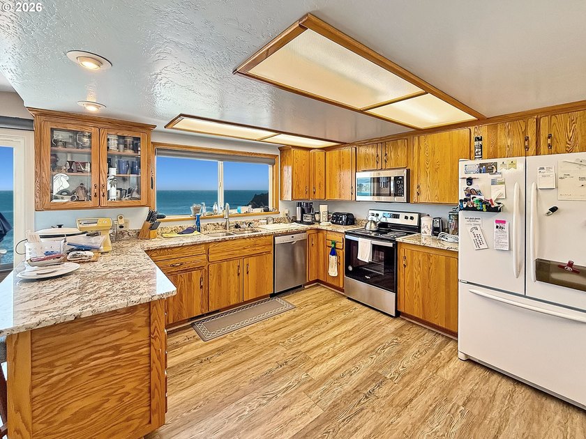 Oceanfront Oasis Home with Stunning Panoramic Views from inside - photo 7