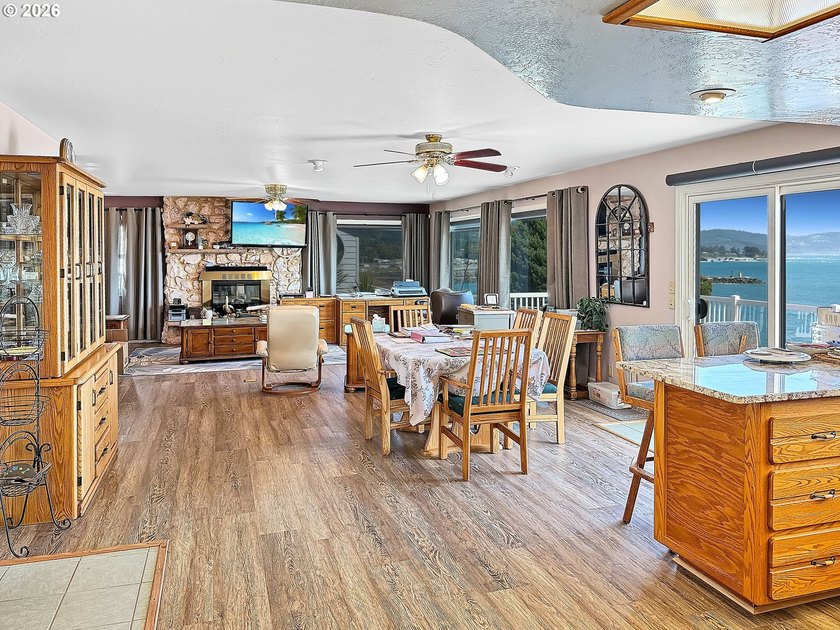 Oceanfront Oasis Home with Stunning Panoramic Views from inside - photo 10