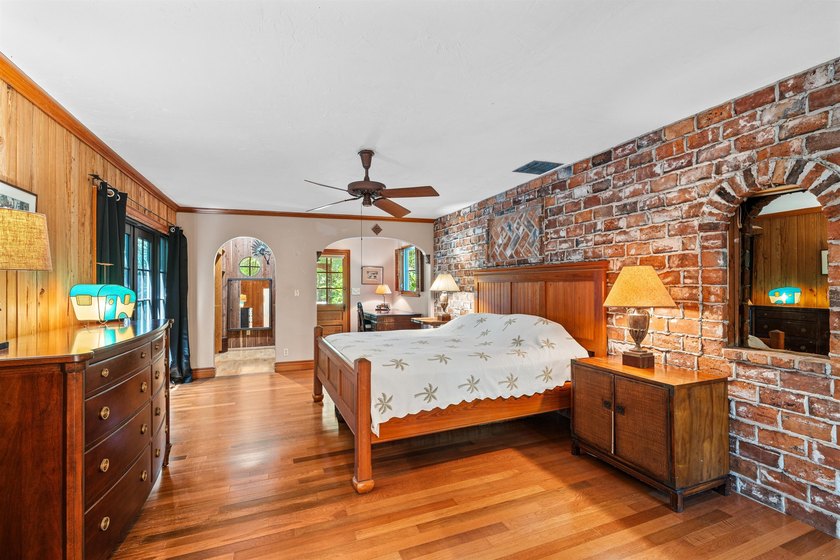 Discover your very own enchanted residence and guest cottage - photo 16