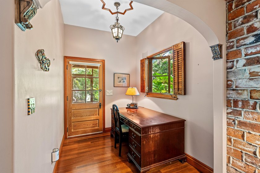 Discover your very own enchanted residence and guest cottage - photo 17