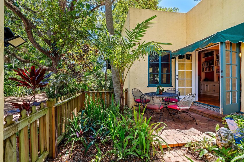 Discover your very own enchanted residence and guest cottage - photo 24