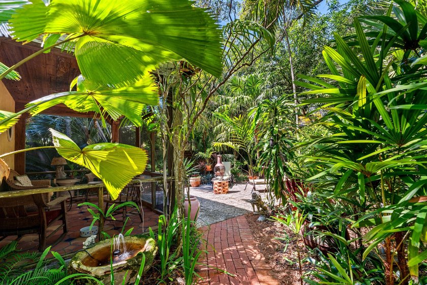 Discover your very own enchanted residence and guest cottage - photo 25