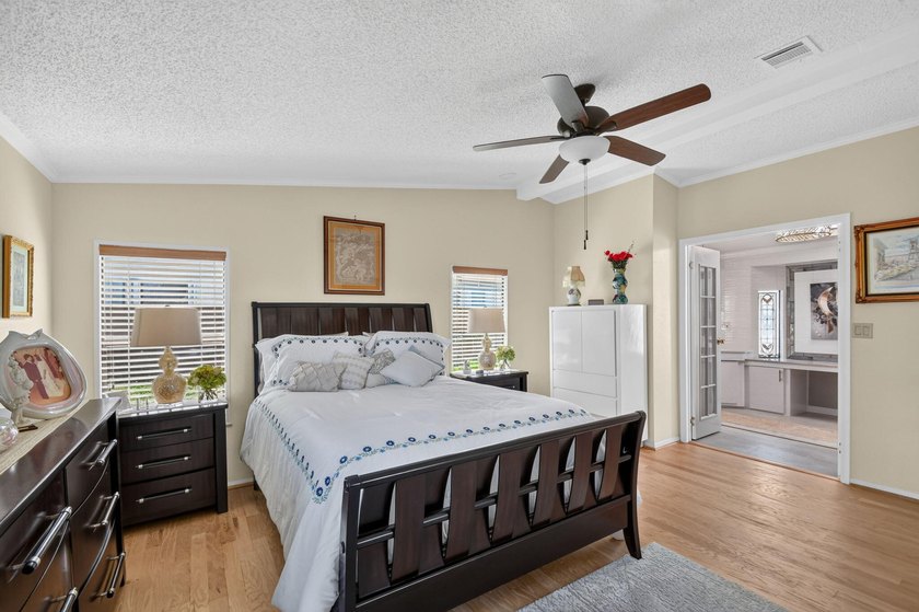 Welcome to this beautifully maintained and move-in ready - photo 25
