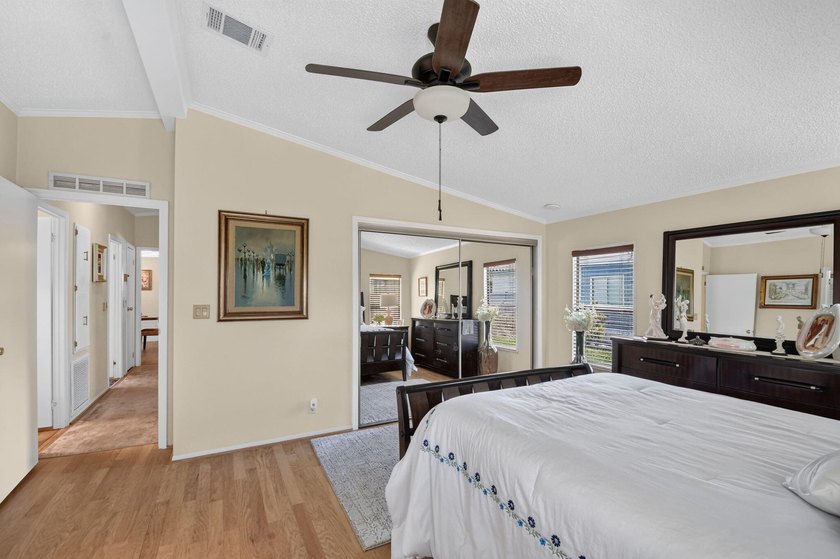Welcome to this beautifully maintained and move-in ready - photo 27