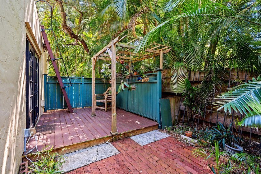 Discover your very own enchanted residence and guest cottage - photo 28