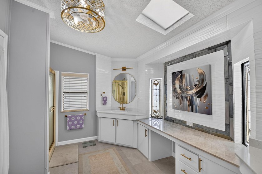 Welcome to this beautifully maintained and move-in ready - photo 29