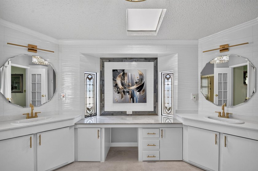 Welcome to this beautifully maintained and move-in ready - photo 32