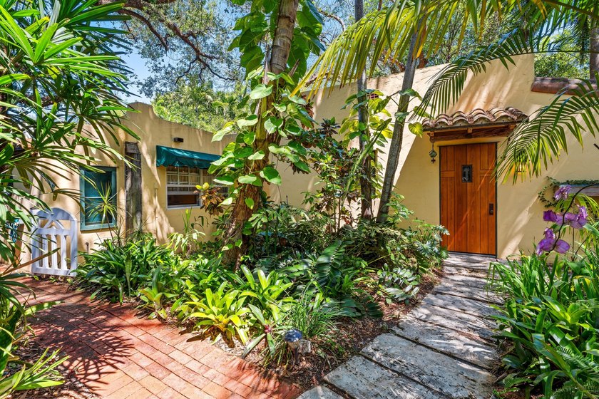 Discover your very own enchanted residence and guest cottage - photo 33