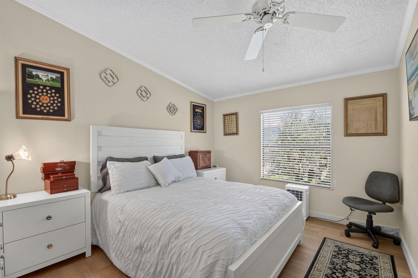 Welcome to this beautifully maintained and move-in ready - photo 33