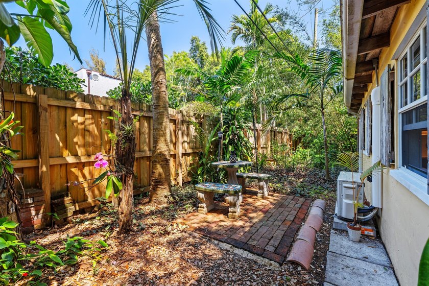 Discover your very own enchanted residence and guest cottage - photo 39