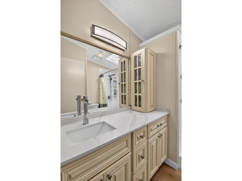 Welcome to this beautifully maintained and move-in ready - photo 39