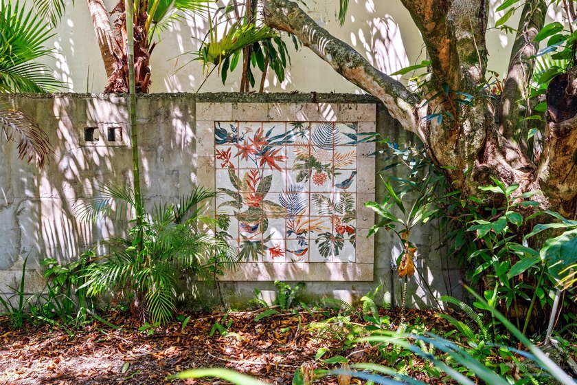 Discover your very own enchanted residence and guest cottage - photo 40