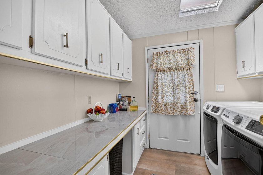 Welcome to this beautifully maintained and move-in ready - photo 40