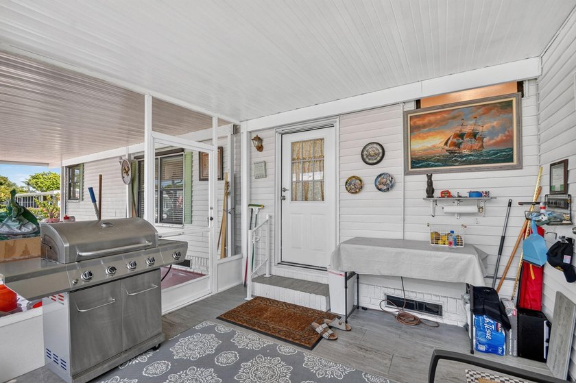 Welcome to this beautifully maintained and move-in ready - photo 43
