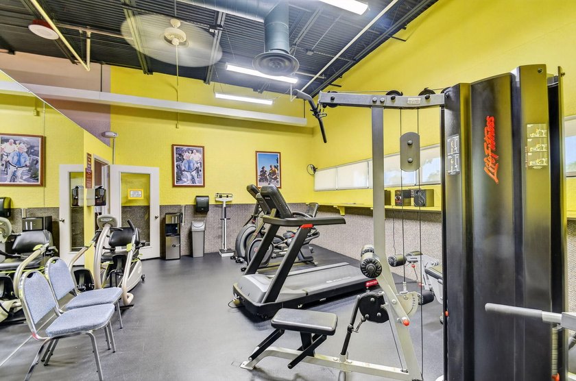 Welcome to this beautifully maintained and move-in ready - photo 48
