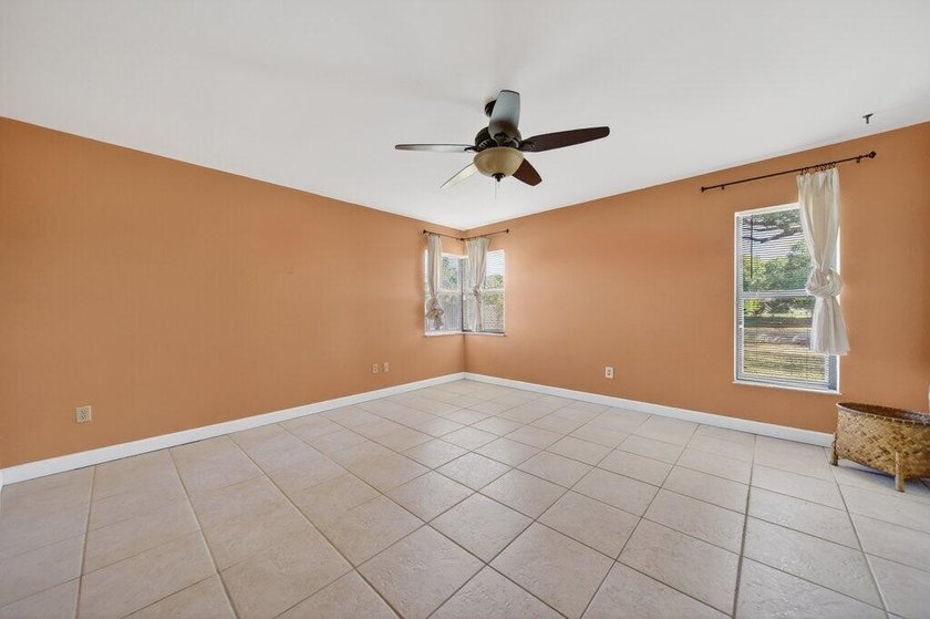 Lakefront Corner-Lot Gem on 1/3 Acre - No HOA! Welcome home to - photo 11