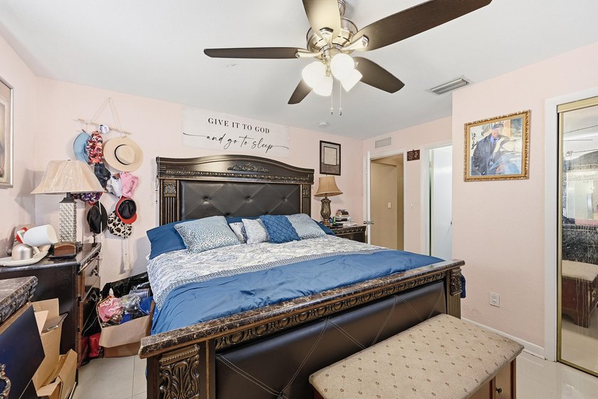 Looking for a stunning, maintained residence located in Sunrise? - photo 13