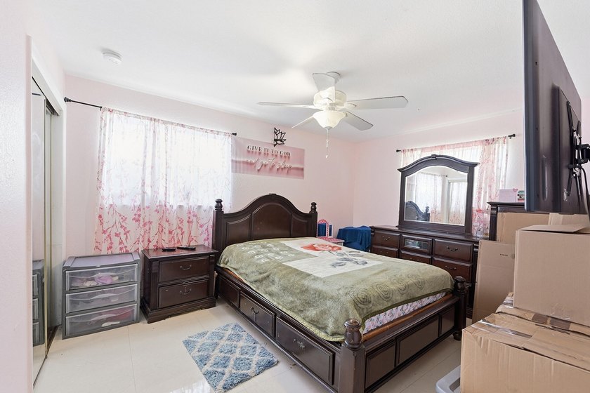 Looking for a stunning, maintained residence located in Sunrise? - photo 16