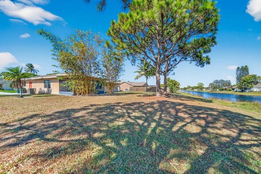 Lakefront Corner-Lot Gem on 1/3 Acre - No HOA! Welcome home to - photo 20