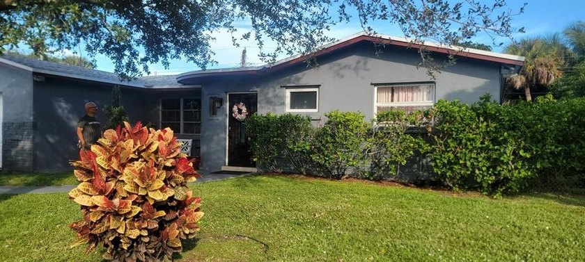 Looking for a stunning, maintained residence located in Sunrise? - photo 25
