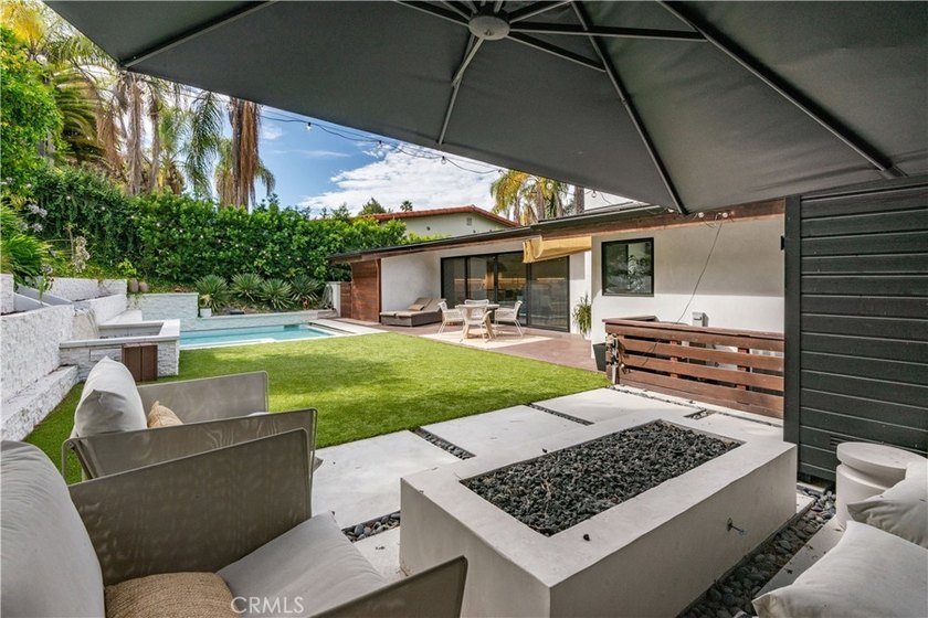 Contemporary elegance meets exceptional craftsmanship in this - photo 11