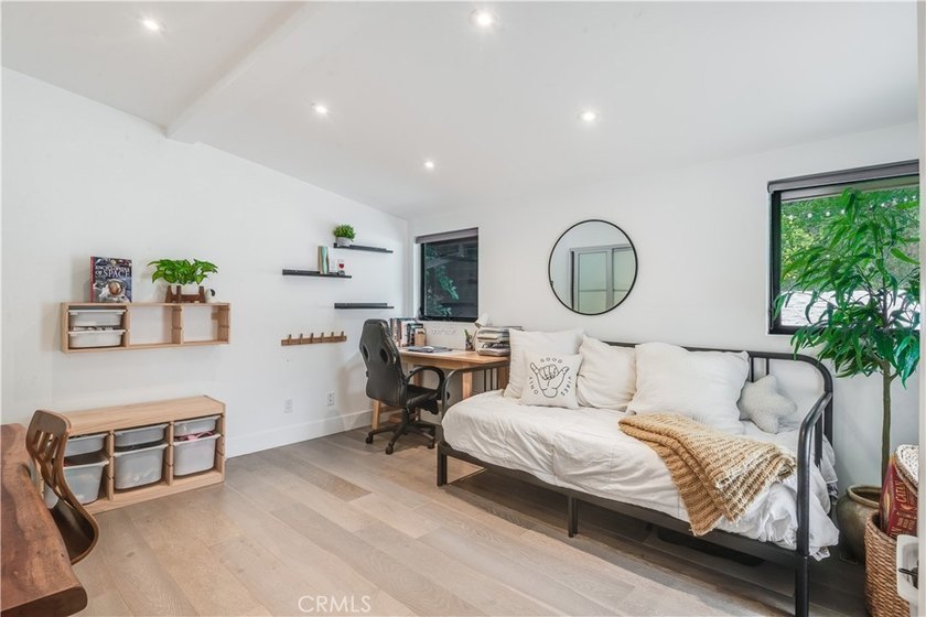 Contemporary elegance meets exceptional craftsmanship in this - photo 15
